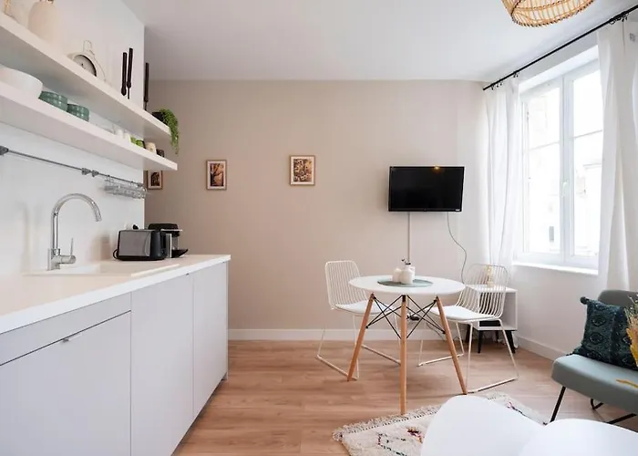 Le Coquet Des Trois-maisons Avec Parking Privatif Нанси